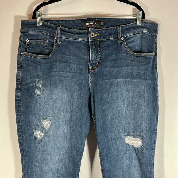 Torrid Blue Lightly Distressed Skinny Jeans 20R - Picture 2 of 12